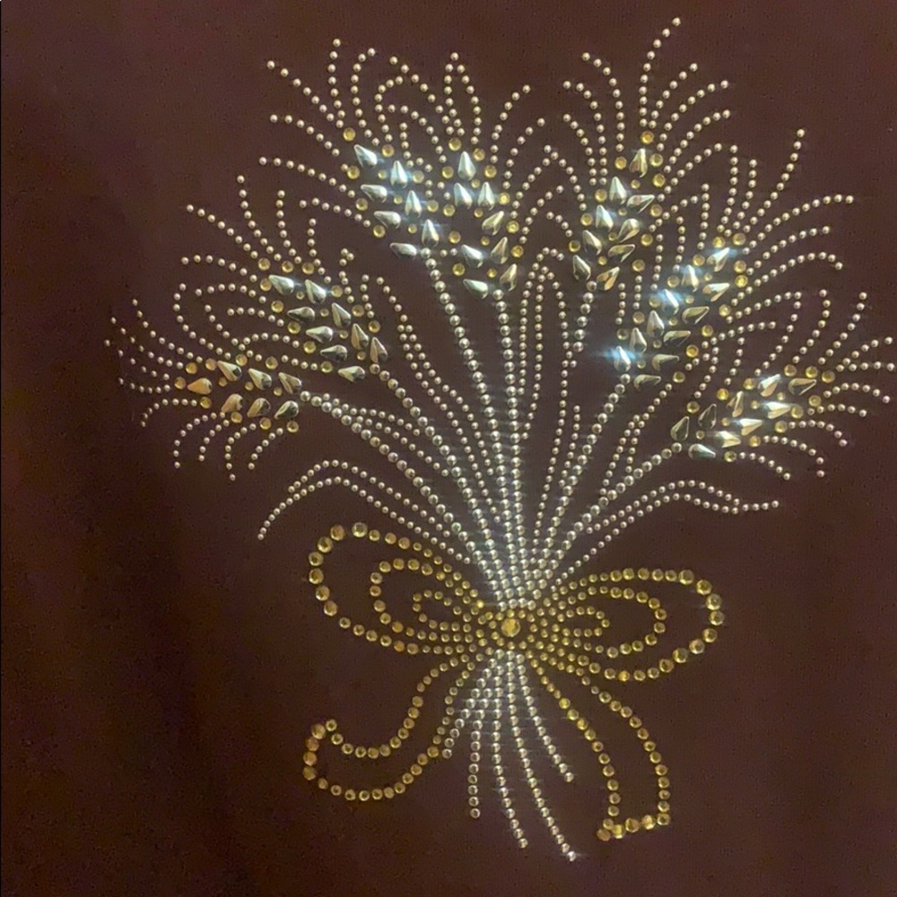 QF Metallic wheat decorates this long sleeve Tee